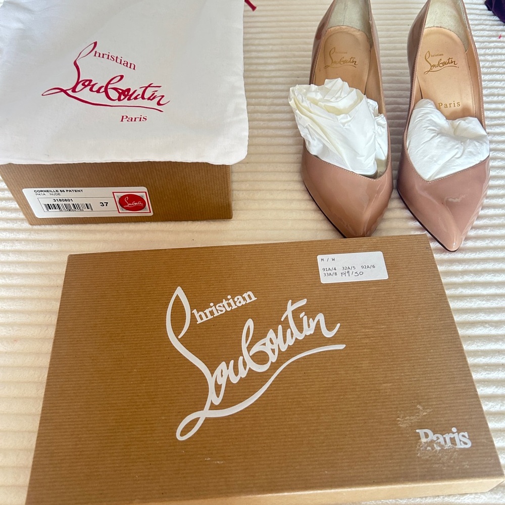 Christian Louboutin Nude Patent Heels. Great condition.Box/dust cover incl.
